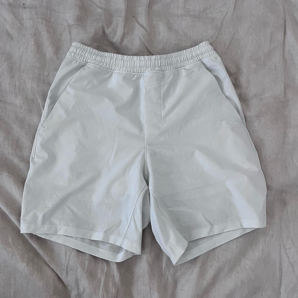 Lulu lemon Men _ workout shorts size M